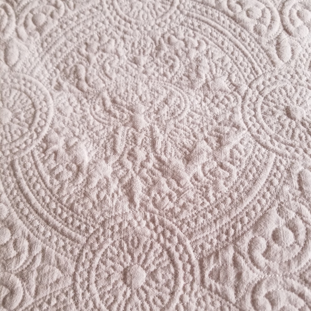 Tahari Medallion King Duvet